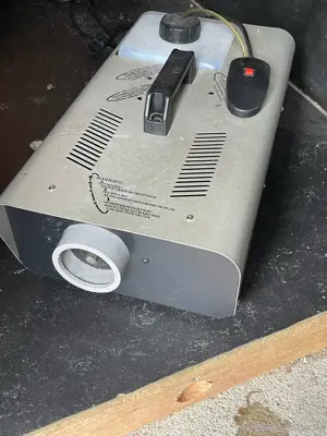 Starke 1500 W Nebelmaschine   mit Kabel-Fernbedienung