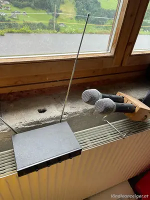 Funkmikrofon-Set mit 2 Mikrofonen und Empfänger