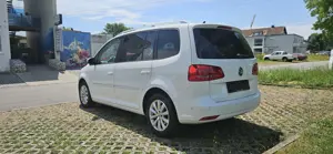 Volkswagen Touran Highline 2.0 TDI DPF  (servicegepflegtes Firmenfahrzeug   technisch TOP) Bild 2