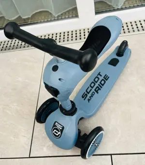 Scoot and Ride in Blau