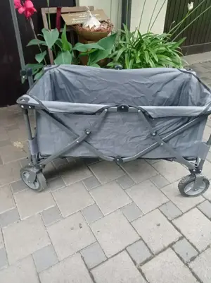Bollerwagen mit Schutzhülle 