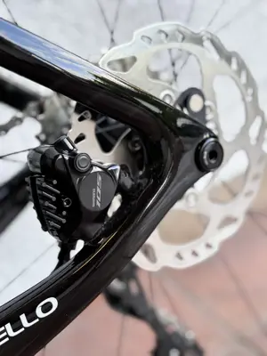 Neue ungefähreres Elektro-Pinarello Nytro E5 Road 105 Di2 12v Racing 800 Wheels D300 Brilliant Black Bild 8