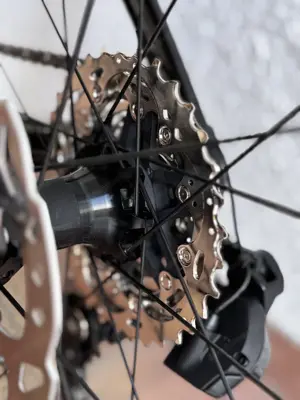 Neue ungefähreres Elektro-Pinarello Nytro E5 Road 105 Di2 12v Racing 800 Wheels D300 Brilliant Black Bild 9