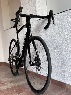 Neue ungefähreres Elektro-Pinarello Nytro E5 Road 105 Di2 12v Racing 800 Wheels D300 Brilliant Black Bild 6