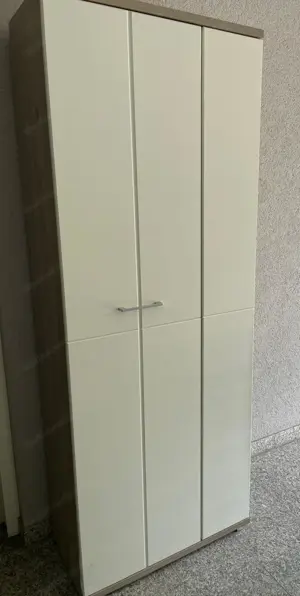 Kleiderschrank - abzuholen in Lauterach
