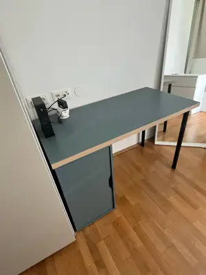 Schreibtisch