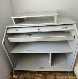 Computertisch mit Rollladenverschluss