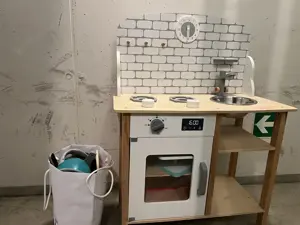 Kinderküche mit viel Zubehör