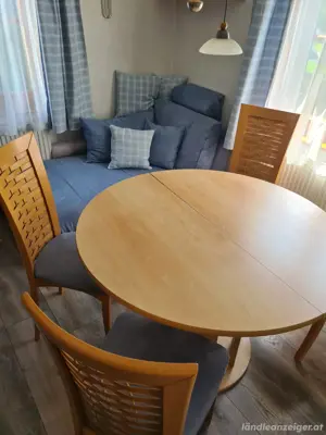 Tisch mit 6 Stühlen