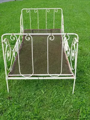 antikes Bettgestell  Metall