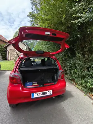 Toyota Yaris Baujahr 2001.   Preis 1600  VHB. 