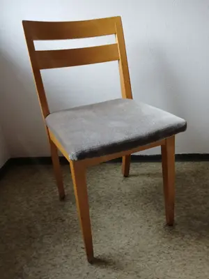 Holzstühle Massivholz stabil mit Polsterung  - 2 Stück - zu verschenken !