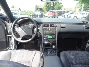 Mercedes E300 Turbodiesel Automatik Avantgarde Bild 7