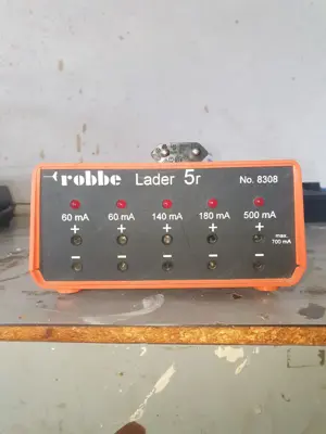 Universal-Ladegerät Robbe Lader 5r
