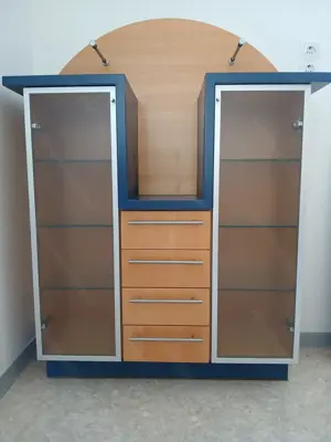 Schrank exclusiv Massivholz Handarbeit  neuwertig H 130cm, B 101cm, T 35cm (Neupreis 245,-) nur 50,- Bild 2