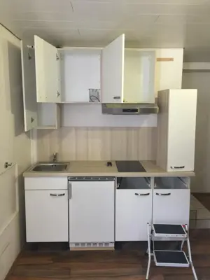Küche zum verkaufen, mit Kühlschrank, Kochherd, Dunstabzug.