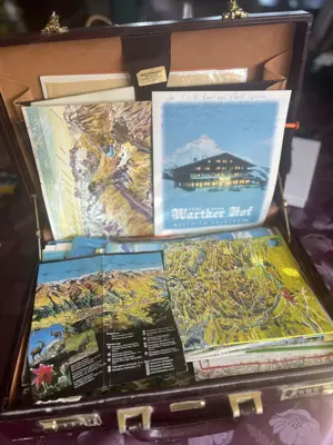 Koffer mit Reiseführer Sachen! Bild 3