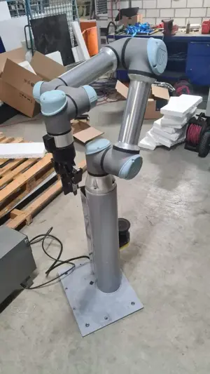Universal Robots UR 5e von 2020 Roboter Handlingsystem Cobot Automatisierung Bild 4
