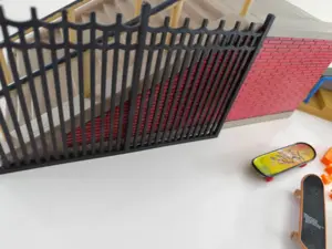 Skate Rampe mit Skateboard  Bild 5