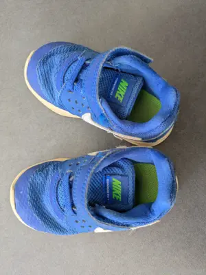 Nike Sneaker Größe 22 Bild 2