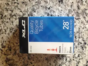 2x Schwalbe Reifen plus 2x Schläuche 28 Zoll neu Bild 3