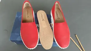 Komplett neue Damen-Leder-Slipper (Nubukleder), rot, Marke Caprice, Größe 38 Bild 2