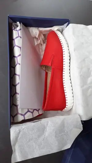 Komplett neue Damen-Leder-Slipper (Nubukleder), rot, Marke Caprice, Größe 38 Bild 8