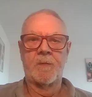 Wer ab 20zig lässt mich an seinem Schwanz spielen ?