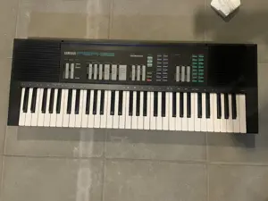 Yamaha PSR - 32, Tragbares Keyboard Bild 2