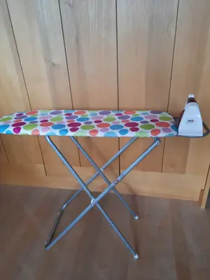 Bügelbrett und Bügeleisen für Kinder