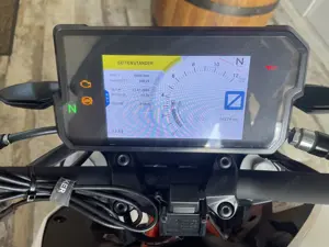 KTM 390 Duke (A2), Weiß, 06 2018 Bild 2