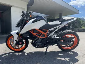 KTM 390 Duke (A2), Weiß, 06 2018 Bild 3