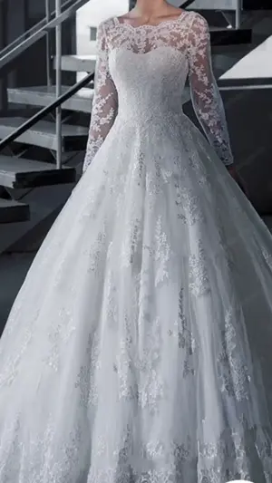 Exklusives BRAUTKLEID unbenutzt Gr 38 mit langen Ärmeln in Spitze und langer Schleppe