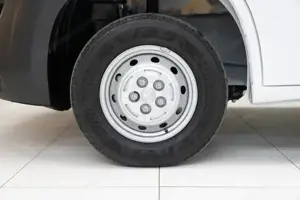 Peugeot Boxer 330 2.2 BlueHDi L2H1 3,0t S (EU6d) SpurH Bild 3