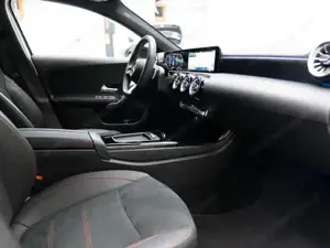 Mercedes-Benz A 250 e Kompaktlimousine Night KAM SpurW PDC Bild 7