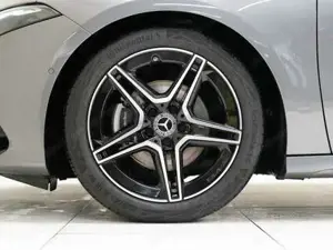 Mercedes-Benz A 180 d Kompaktlimousine Night Sport KAM SpurW Bild 8