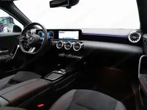 Mercedes-Benz A 200 d Kompaktlimousine W-Paket Night Navi Sport Bild 7