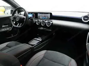 Mercedes-Benz A 180 d Kompaktlimousine Night Sport KAM SpurW Bild 7