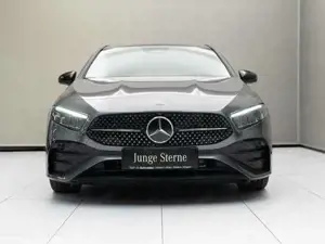 Mercedes-Benz A 180 d Kompaktlimousine Night Sport KAM SpurW Bild 2