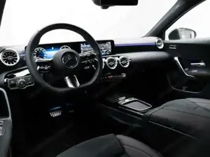 Mercedes-Benz A 180 d Kompaktlimousine Night Sport KAM SpurW Bild 5