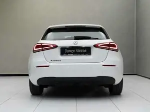Mercedes-Benz A 250 e Kompaktlimousine SpurH Navi KlimaA LED Bild 3