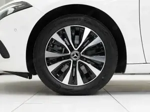 Mercedes-Benz A 250 e Kompaktlimousine SpurH Navi KlimaA LED Bild 8