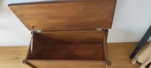 Holztruhe aus Vollholz in Buche neu gestrichen 