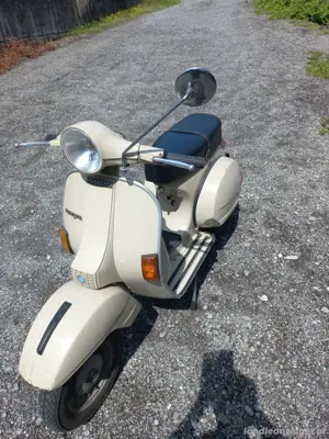 Vespa P150X Bild 2