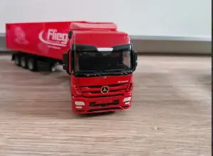 Siku Mercedes-Actros mit Muldenkipper "Fliegl" (3537) Bild 3