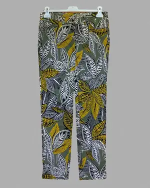 Diverse Damenjeans Gr. 38, Damenhosen, Shorts, Jeanshosen, kurze Hosen, schwarz, blau, rot, Jeans   Bild 6