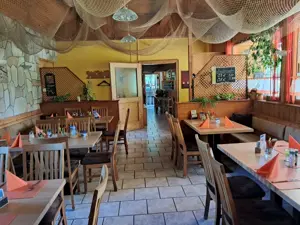 Schönes Restaurant mit großer Terrasse direkt am Waldrand Bild 4