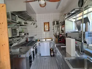 Schönes Restaurant mit großer Terrasse direkt am Waldrand Bild 11