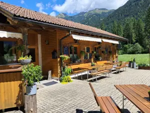Schönes Restaurant mit großer Terrasse direkt am Waldrand Bild 10