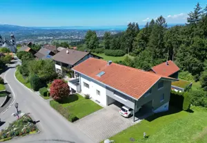 Wohnhaus mit Einliegerwohnung in Bildstein 